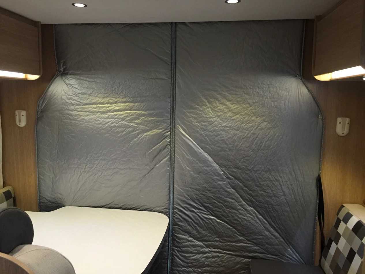 Tammers Matkailuauton Väliverho 3 Tammers Matkailuauton Väliverho