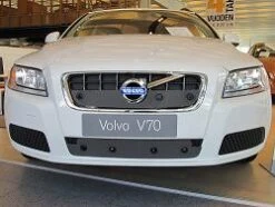 Tammer-Suoja Volvo V70 Vm. 2010-2013 Malleihin Osittain Umpinaisella Jäähdyttäjän Säleiköllä