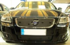 Tammer-Suoja Volvo V50 Vm. 2011-2012 Malleihin Täysin Avoimella Jäähdyttäjän Säleiköllä