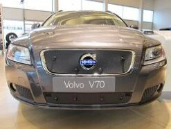 Tammer-Suoja Volvo V70 Vm. 2010-2013 Malleihin Täysin Avoimella Jäähdyttäjän Säleiköllä