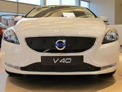 Tammer-Suoja Volvo V40 Vm. 2013- Malleihin Täysin Avoimella Jäähdyttäjän Säleiköllä
