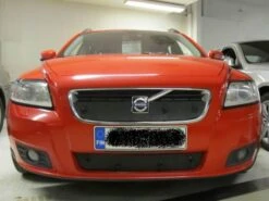 Tammer-Suoja Volvo V50 Vm. 2007-2010 Malleihin Osittain Umpinaisella Jäähdyttäjän Säleiköllä